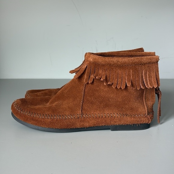 Minnetonka Back Zip Ankle Booties Size 8 - Picture 1 of 9